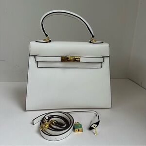 Classic Leather Hangbag Gold Lock